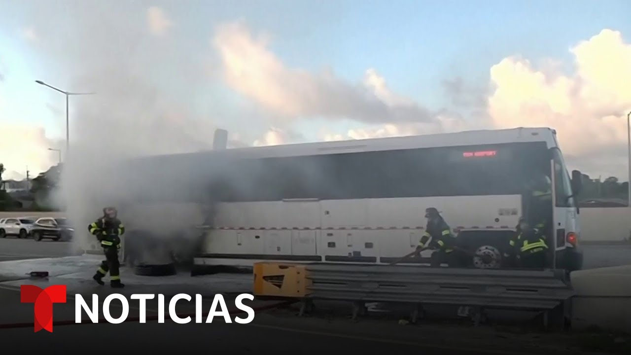 Un autobús explota y se incendia en plena autopista en Miami | Noticias Telemundo