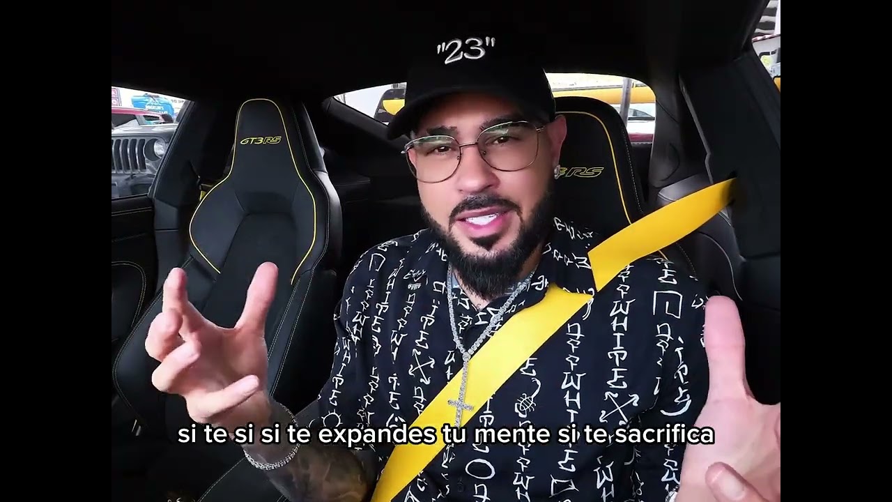 Raphy Pina sorprende a sus hijos con 3 Porsche y aprovecha para enviar un mensaje a través de esto